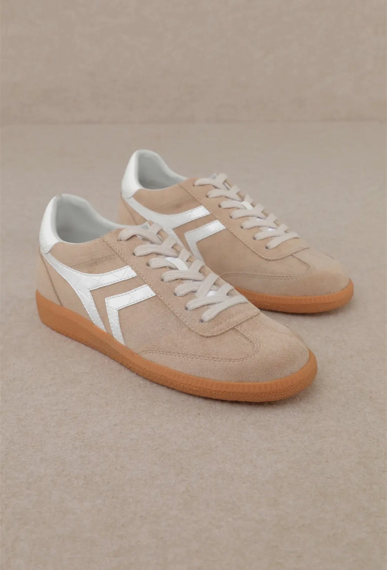 Xena Beige Sneakers