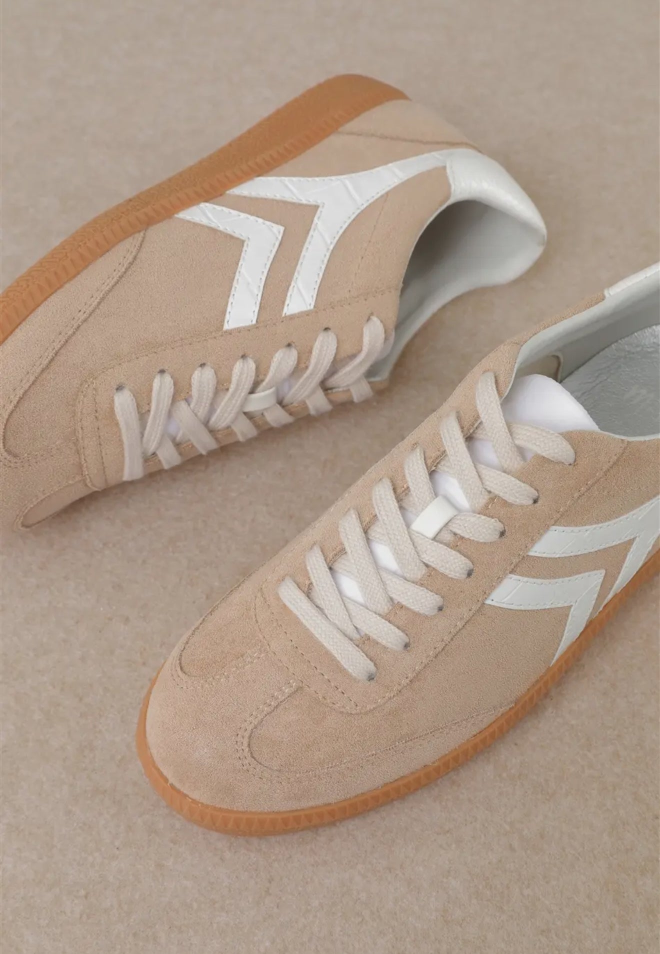 Xena Beige Sneakers